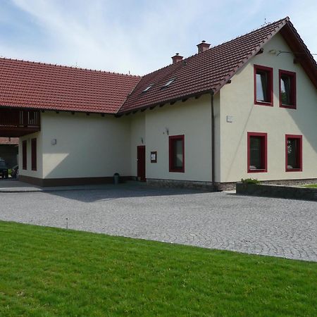 Penzion Lipina Slatinany Bagian luar foto